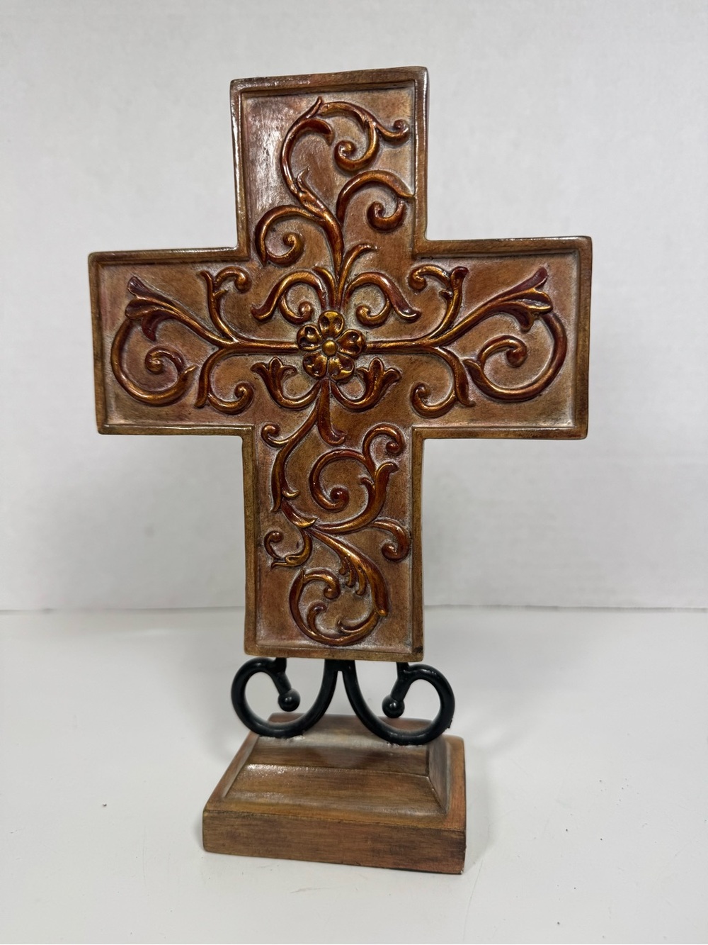 Southern Living T Home Jubulation Cross Brown Ornate Cross Table Accent